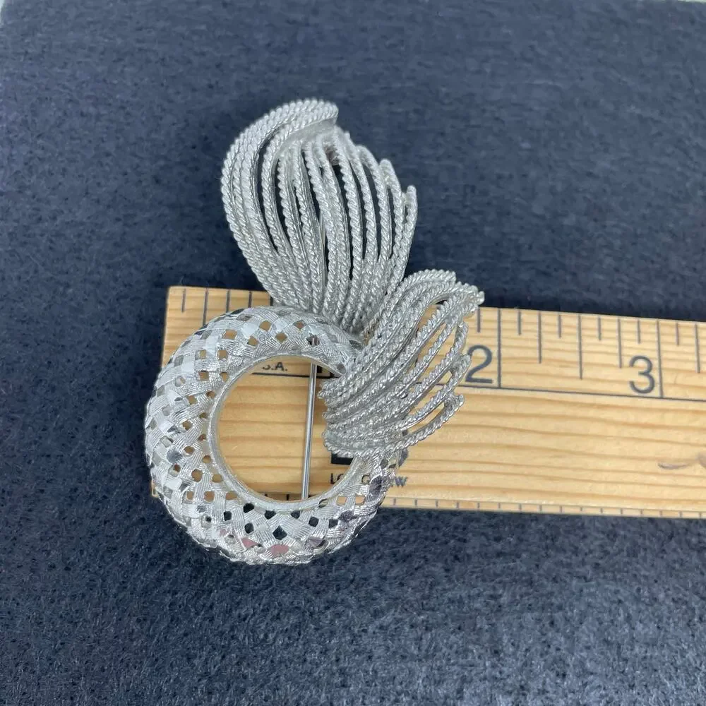 BSK Vintage Brooch Silver Tone Metal Openwork Ring With Textured Rope Spray